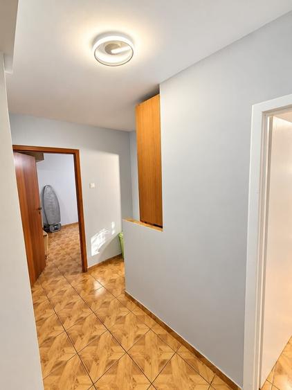 Apartament cu 3 camere decomandat în Titan