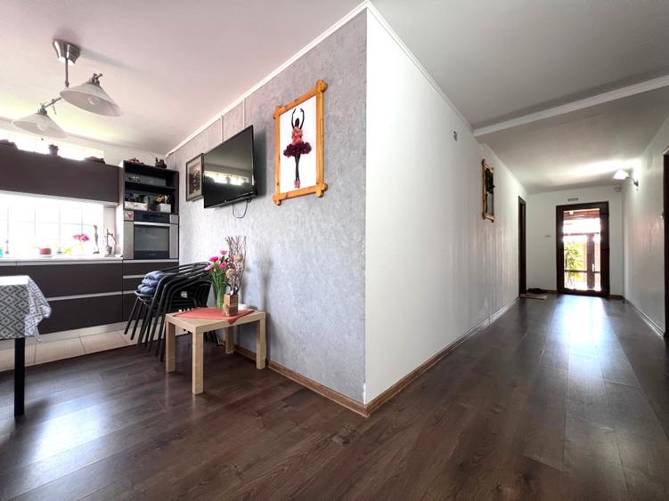 Casă cu 8 camere cu Teren 400 Mp în Central