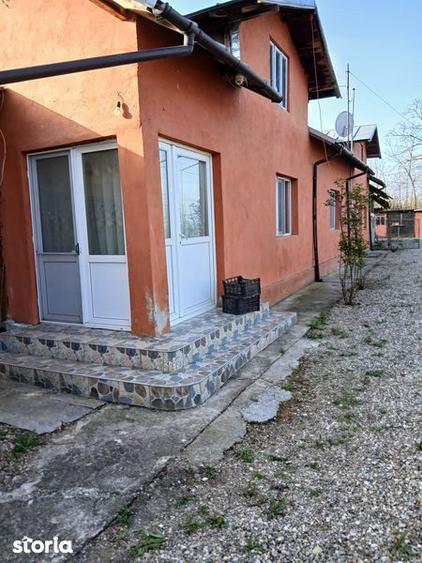 Casă cu 4 camere cu Teren 120 Mp în Poienarii Burchii