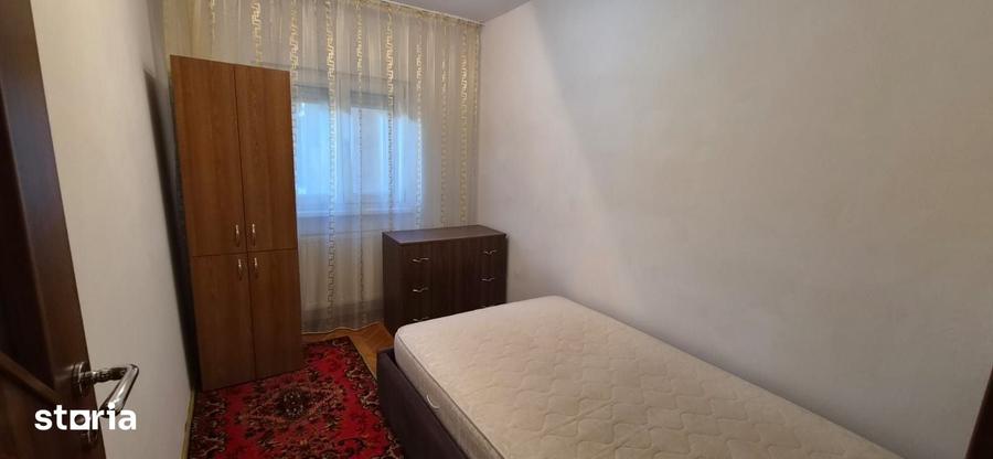 Apartament cu 3 camere semidecomandat în Girocului