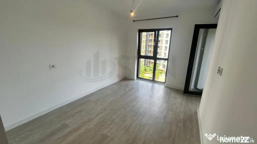 Apartament cu 3 camere semidecomandat în Domenii