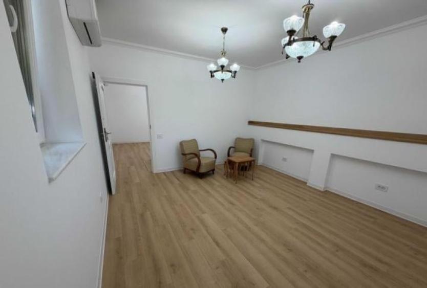 Casă cu 3 camere cu Teren 160 Mp în P-ța Victoriei