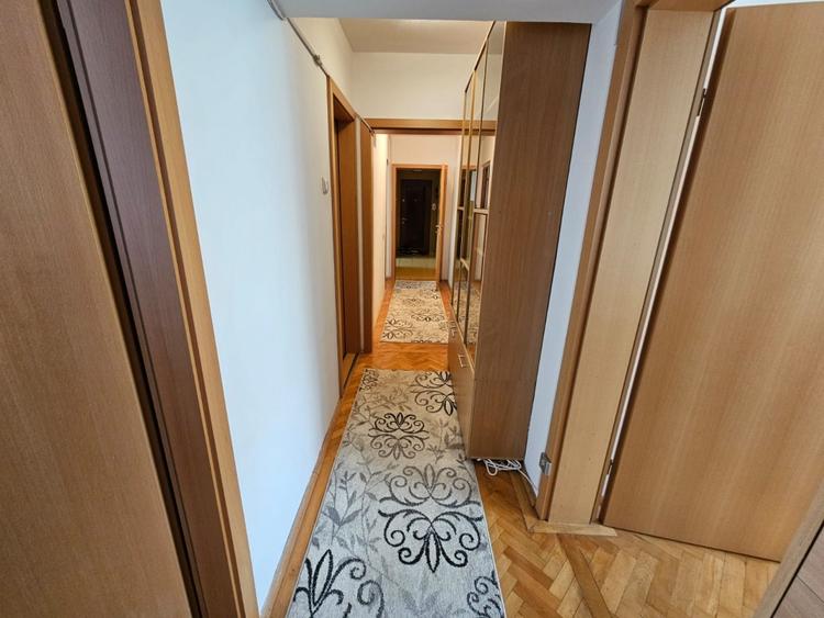 Apartament cu 3 camere decomandat, mobilat în Centrul Civic