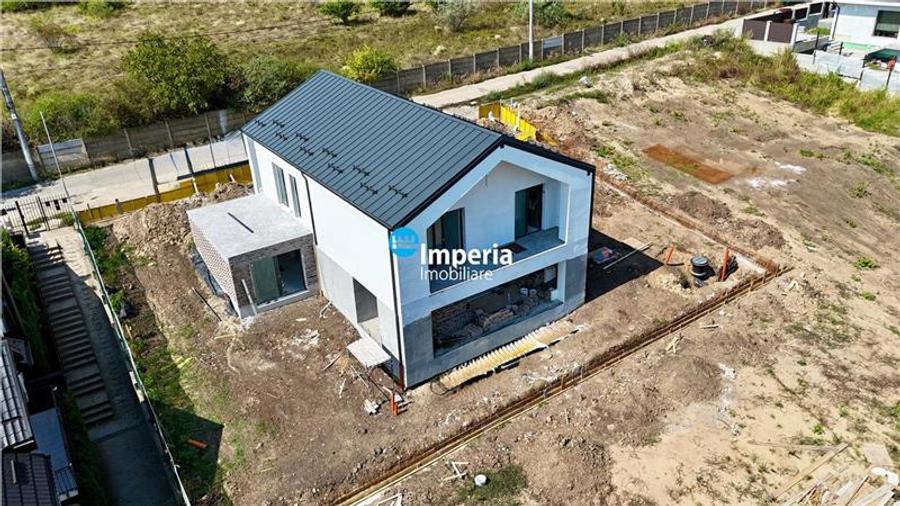 Casă individuală cu 4 camere cu Canalizare în Păcurari