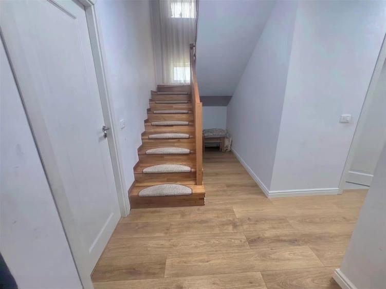 Casă individuală cu 5 camere cu Teren 286 Mp în Moara