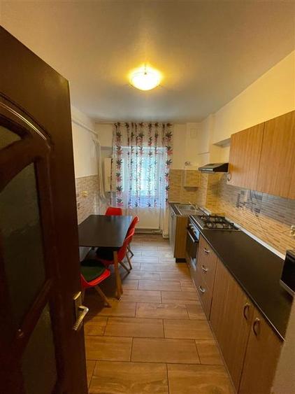 Apartament cu 2 camere decomandat, mobilat în Central