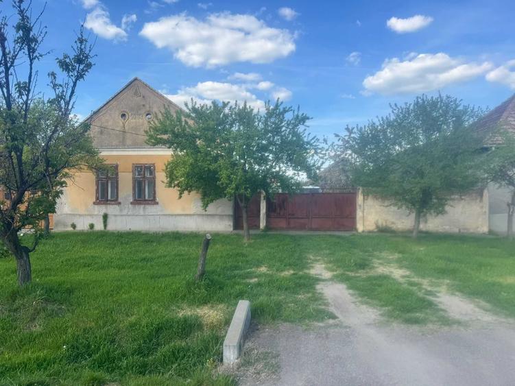 Casă cu 4 camere cu Teren 1536 Mp în Variaș