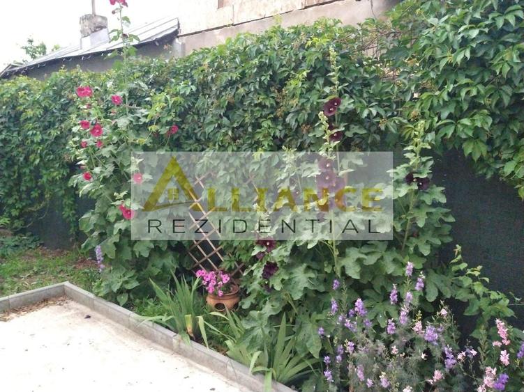 Casă individuală cu 6 camere cu Canalizare în Central