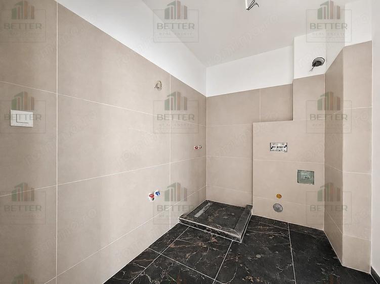Apartament cu 4 camere decomandat în Metalurgiei