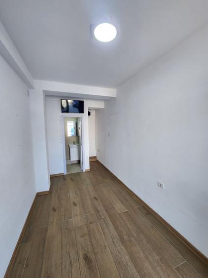 Spatiu comercial 6 min metrou Aparatorii Patriei , AC , TV , boiler , bloc 2024 - 1