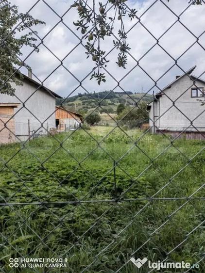 Casă cu 4 camere cu Teren 1600 Mp în Central