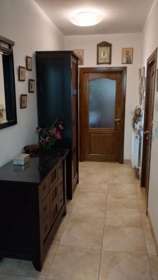 Casă cu 4 camere în Central
