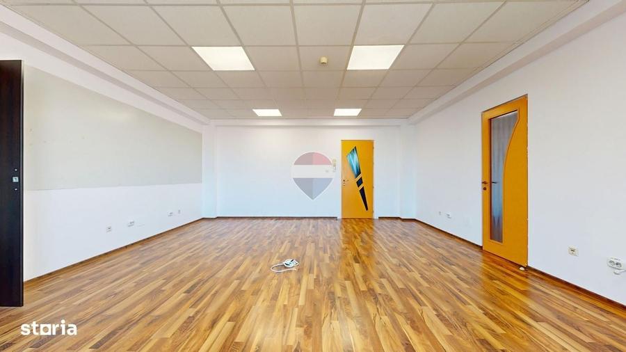 Spațiu comercial, de 77 mp, în Centrul Civic