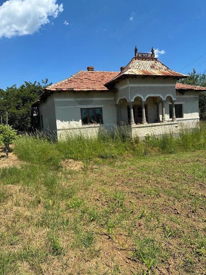 Casă cu 5 camere cu Teren 1255 Mp în Exterior Vest