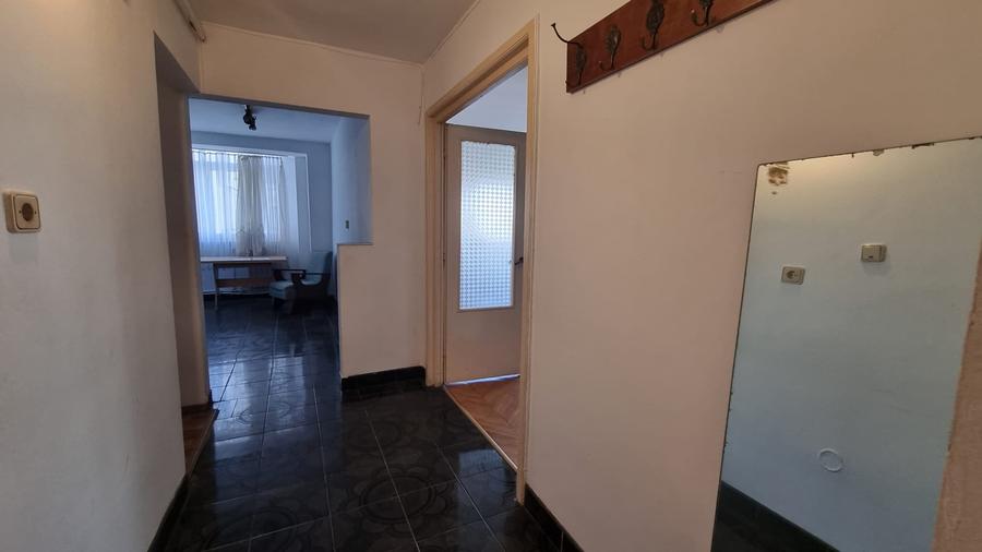 Apartament cu 3 camere decomandat în Central