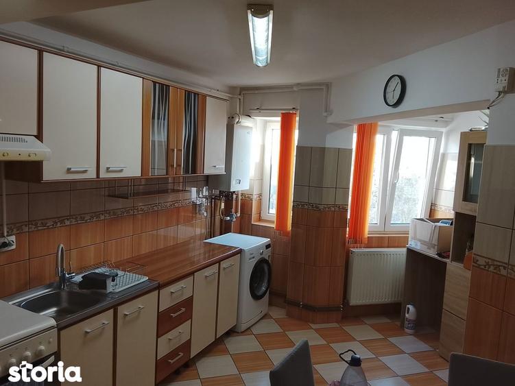 Apartament cu 3 camere în Micro 16