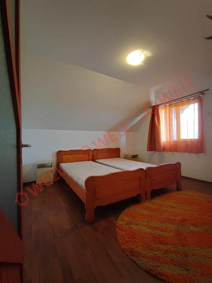 Casă cu 8 camere cu Teren 2400 Mp în Periferie