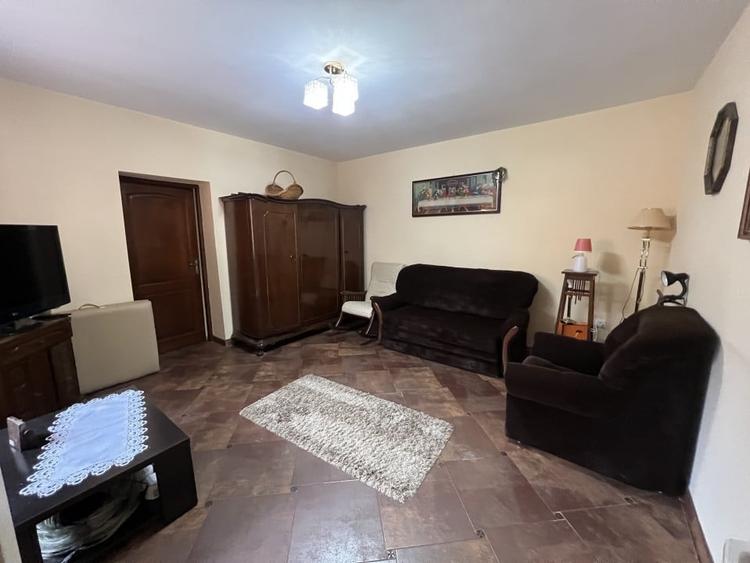 Casă individuală cu 7 camere cu Canalizare în Ultracentral