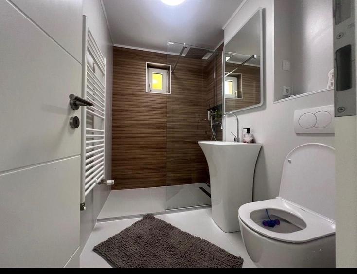 Apartament cu 3 camere decomandat în Exterior Vest