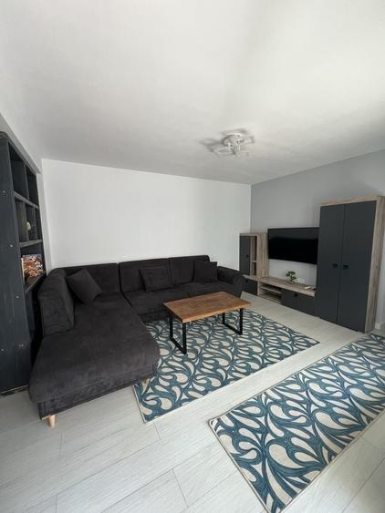 Apartament cu 2 camere decomandat în Trocadero