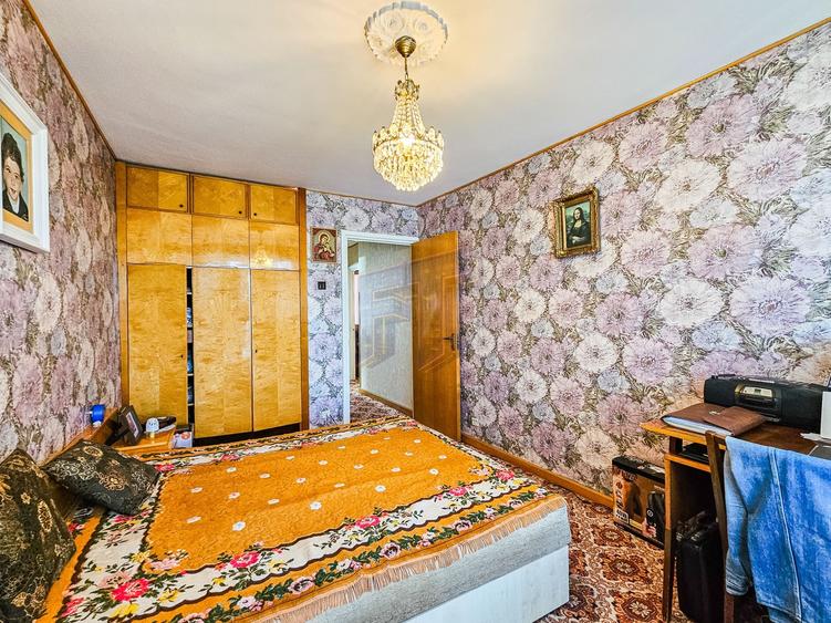 Apartament cu 4 camere semidecomandat, mobilat în Vatra Luminoasă
