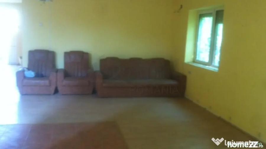 Casă cu 6 camere cu Teren 3163 Mp în Central
