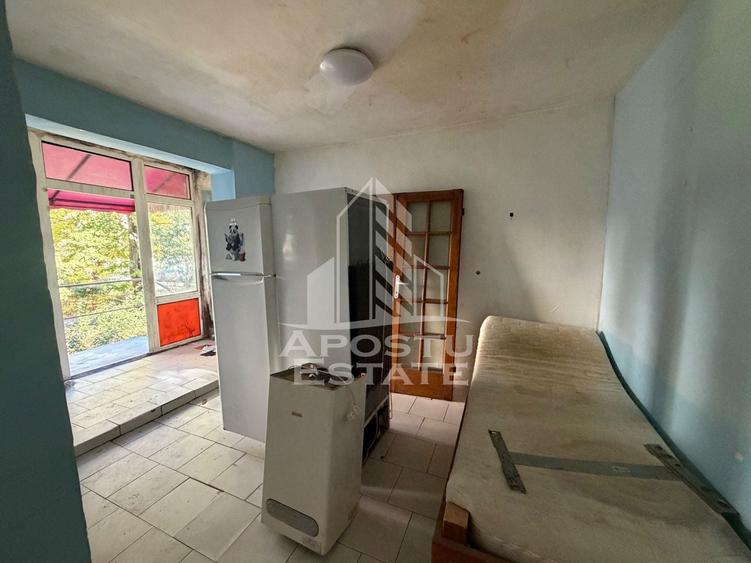 Apartament cu 3 camere semidecomandat în Dacia