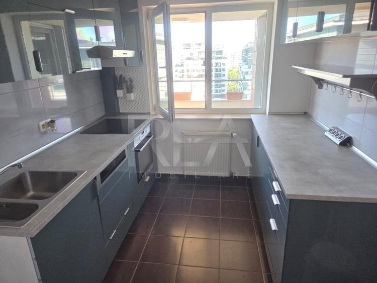 Apartament cu 3 camere decomandat, mobilat în Tei