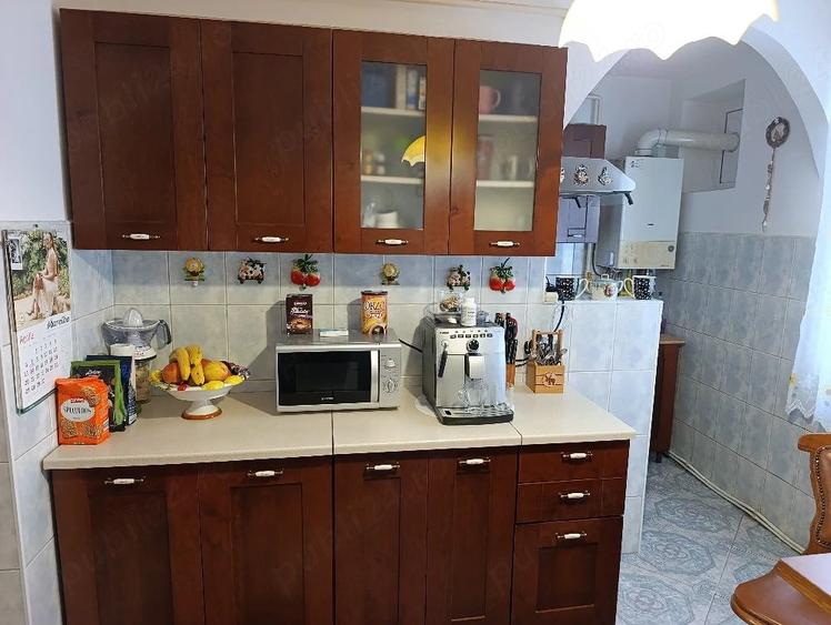 Apartament cu 4 camere decomandat în Dărmănești