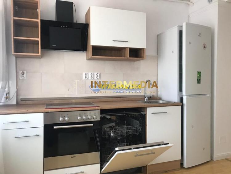 Apartament cu 2 camere decomandat, mobilat în Central