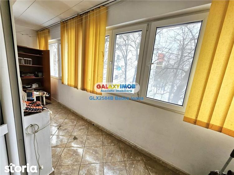 Apartament cu 3 camere semidecomandat în Dristor