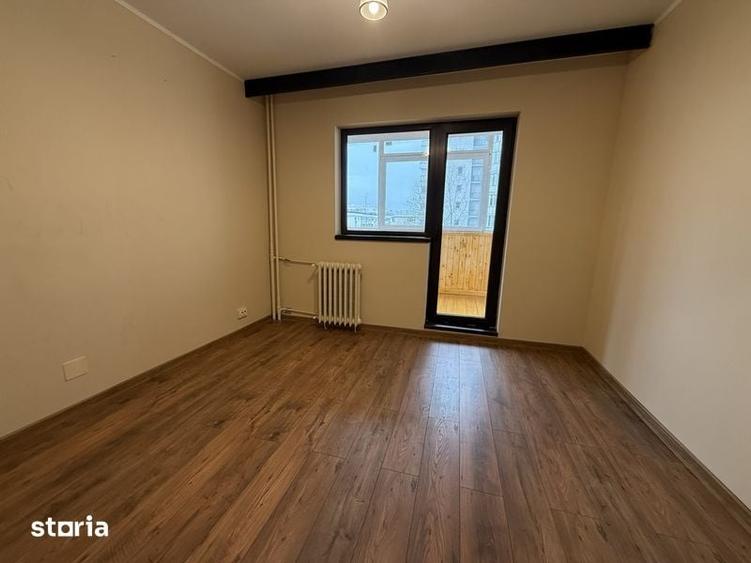 Apartament cu 4 camere semidecomandat în Colentina