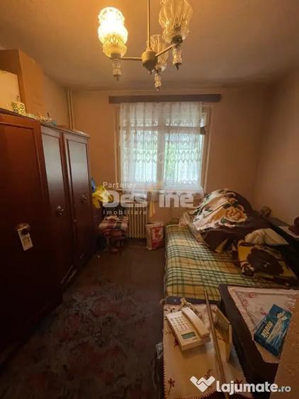 Apartament cu 3 camere semidecomandat în Giulești