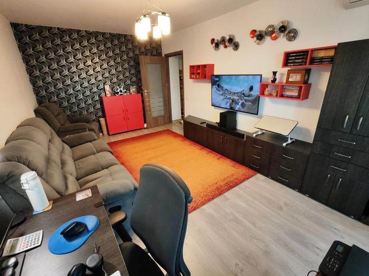Apartament cu 4 camere decomandat în Basarabia