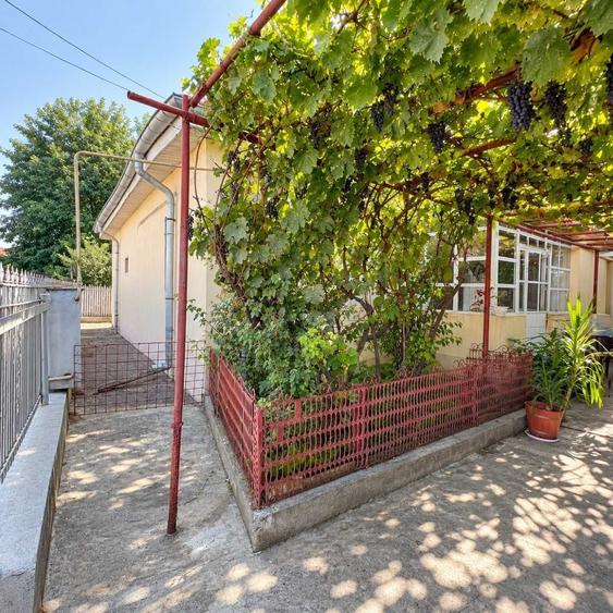Casă cu 4 camere decomandat în Central