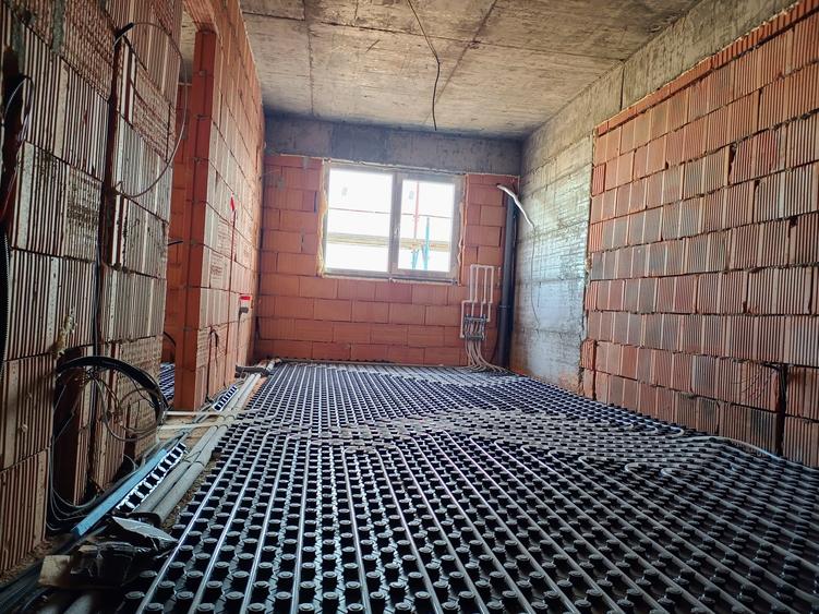 Apartament cu 2 camere decomandat în Chiajna
