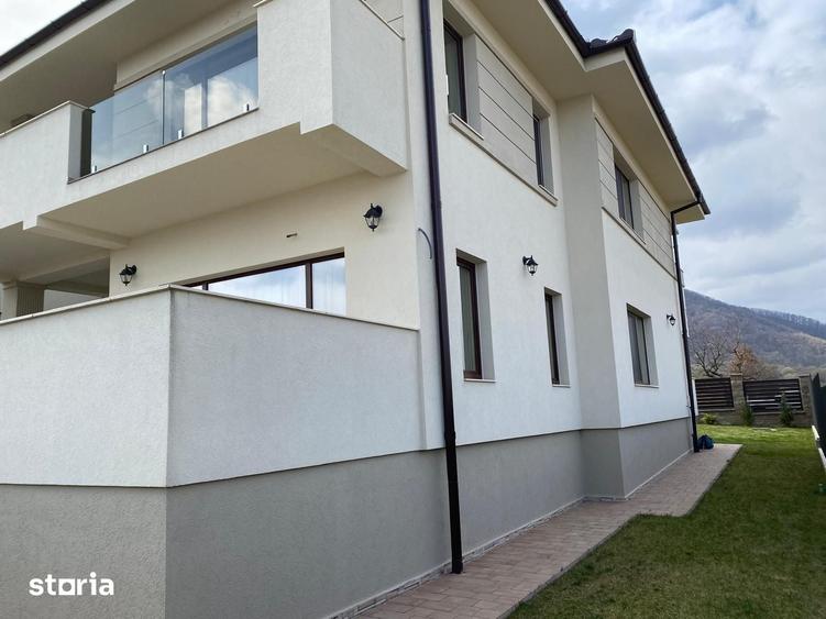 Casă cu 5 camere cu Teren 413 Mp în Central