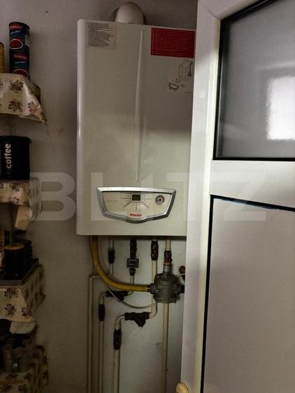 Casă individuală cu 6 camere cu Canalizare în Est