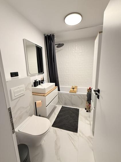 Apartament cu 3 camere decomandat în Florești