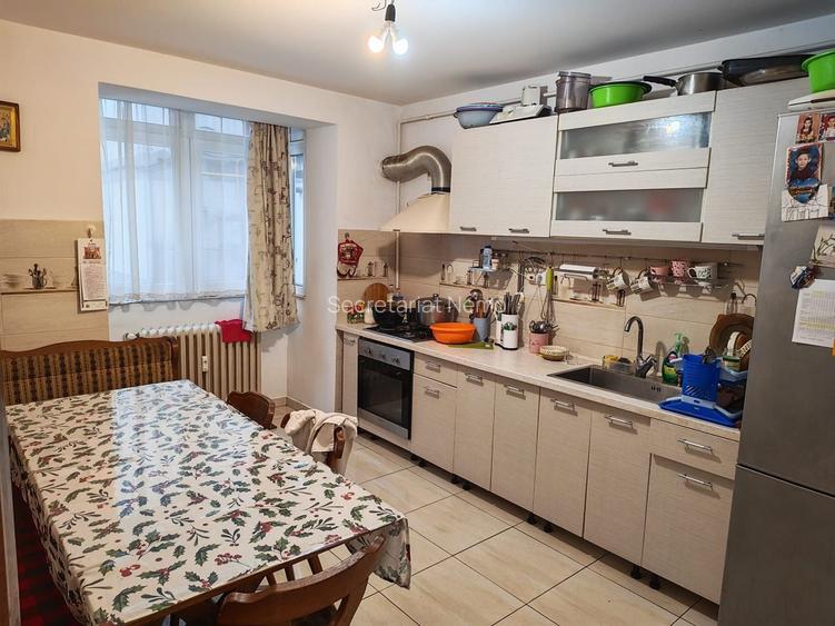 Apartament cu 4 Camere de Vânzare Parter I Suceava/Central I 130.000E