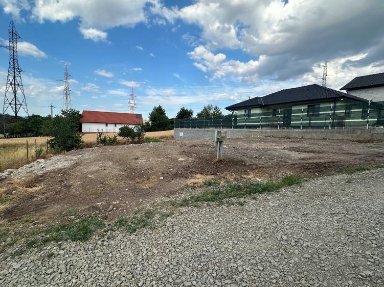 Teren de 582 mp, în Oarda