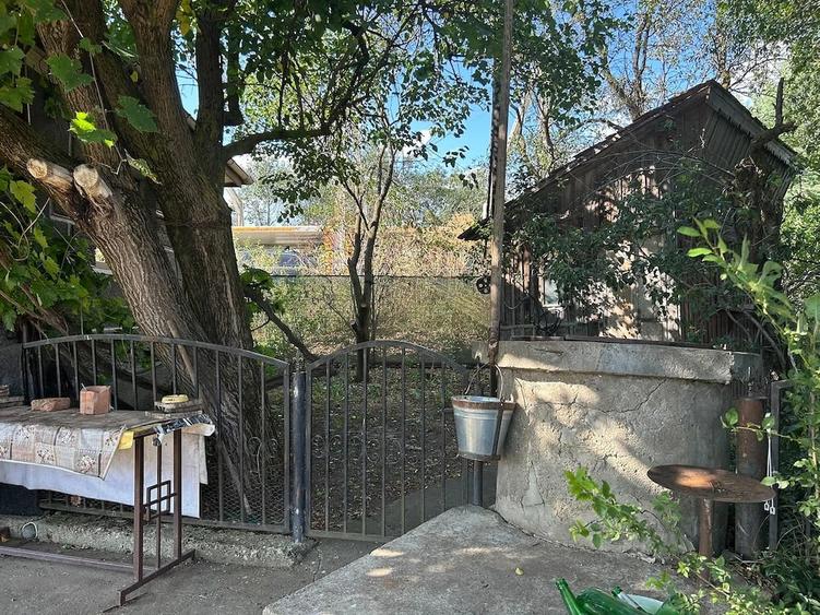 Casă cu 2 camere cu Teren 3200 Mp în Berindu