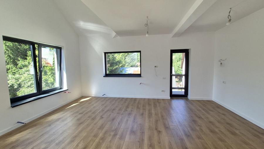 Apartament cu 4 camere decomandat în Zamora
