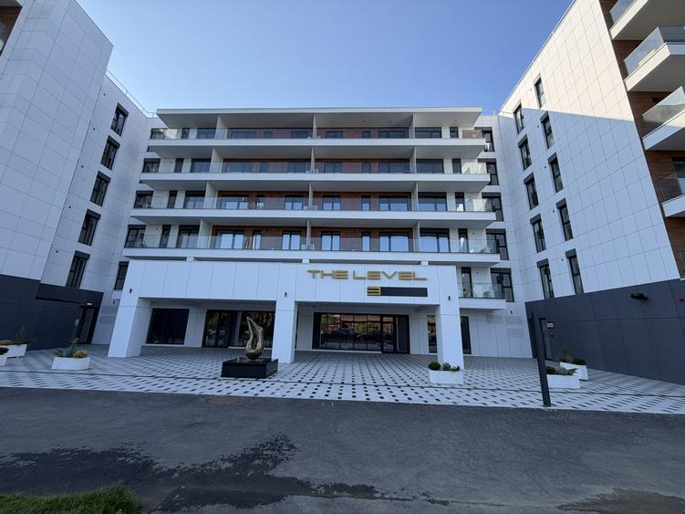 Apartament cu 3 camere semidecomandat în Străulești