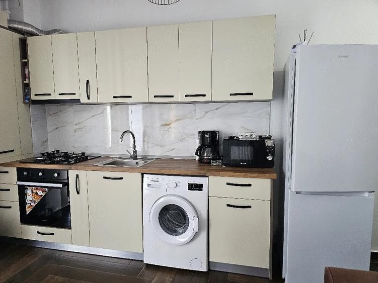 Apartament cu 3 camere semidecomandat în Nord