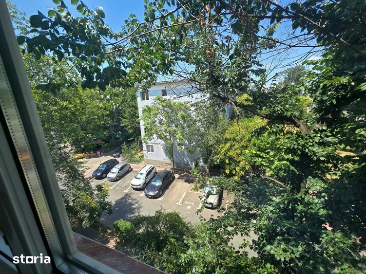 Apartament cu 3 camere semidecomandat, mobilat în Titan