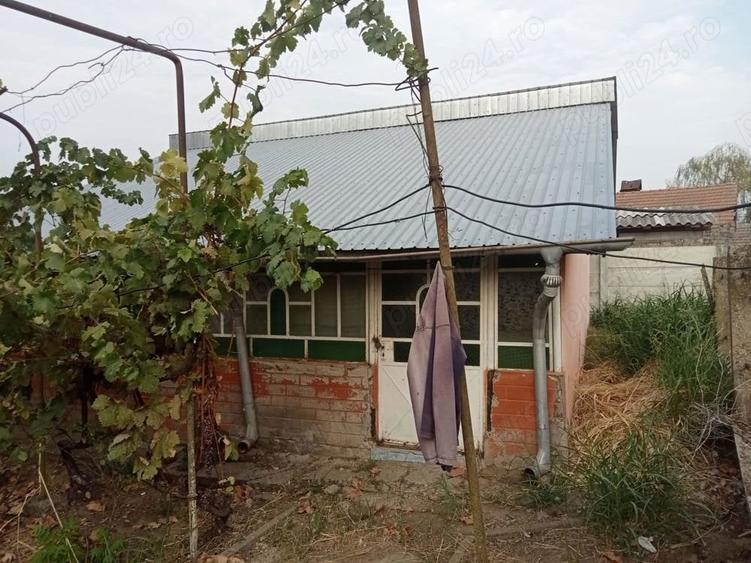 Casă cu 4 camere în Ostroveni