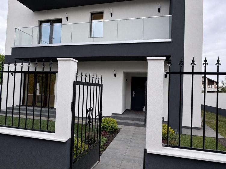 Casă cu 4 camere cu Teren 369 Mp în Odăile