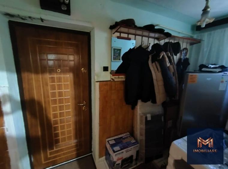 Apartament cu 3 camere semidecomandat, mobilat în Central