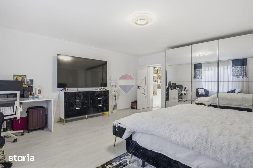 Casă cu 3 camere cu Teren 1439 Mp în Secusigiu